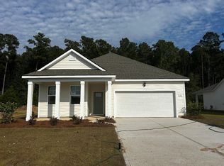 526 Carver Willow Dr, Loris, SC 29569