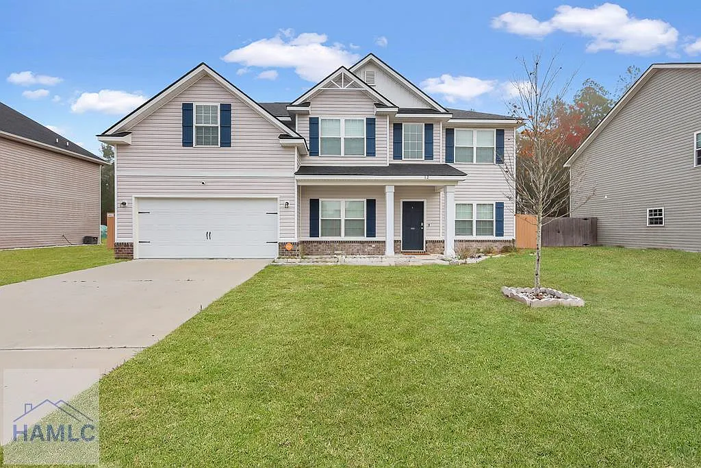 4 bed, 2.5 bath, 2740 sqft, $2,350 — Photo 1