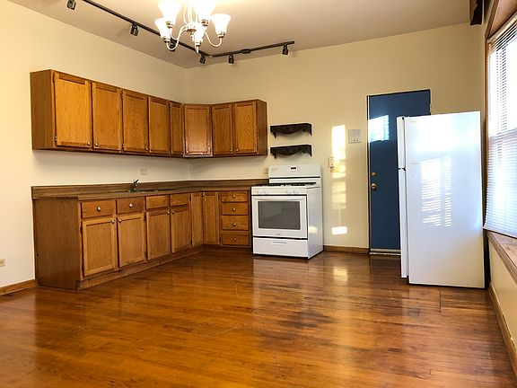 2nd image of 934 W Windsor Ave APT 3F