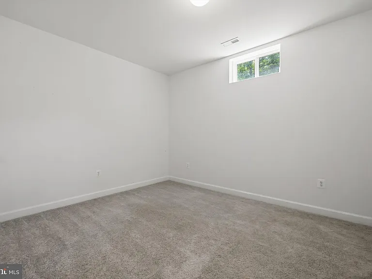 301 Kingdom Dr — Photo 100