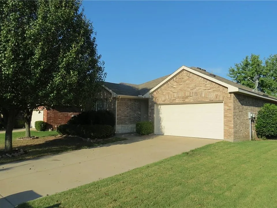 483 Forest Ln
