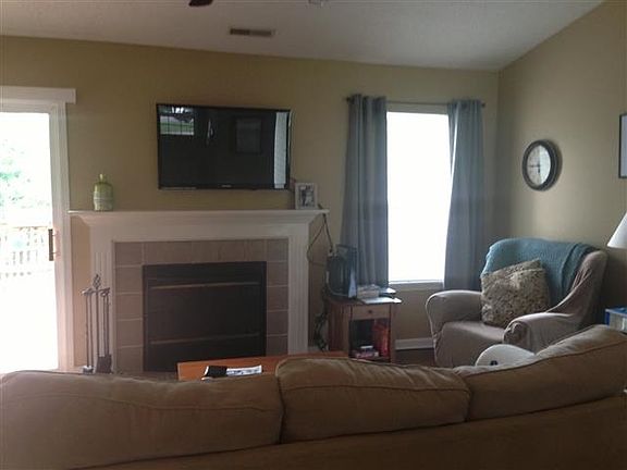 5th image of 2710 S Pinehurst Dr