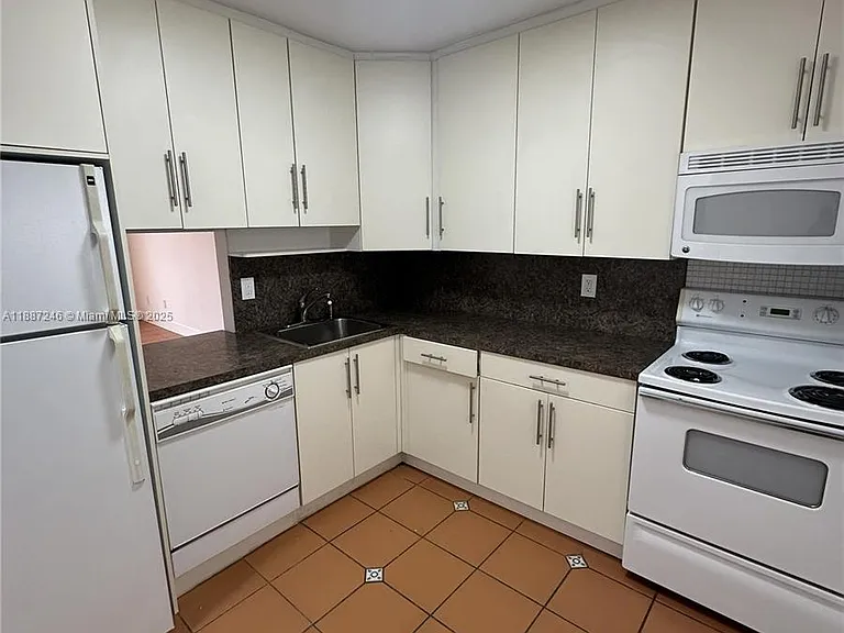 7703 Camino Real #A-413 — Photo 2