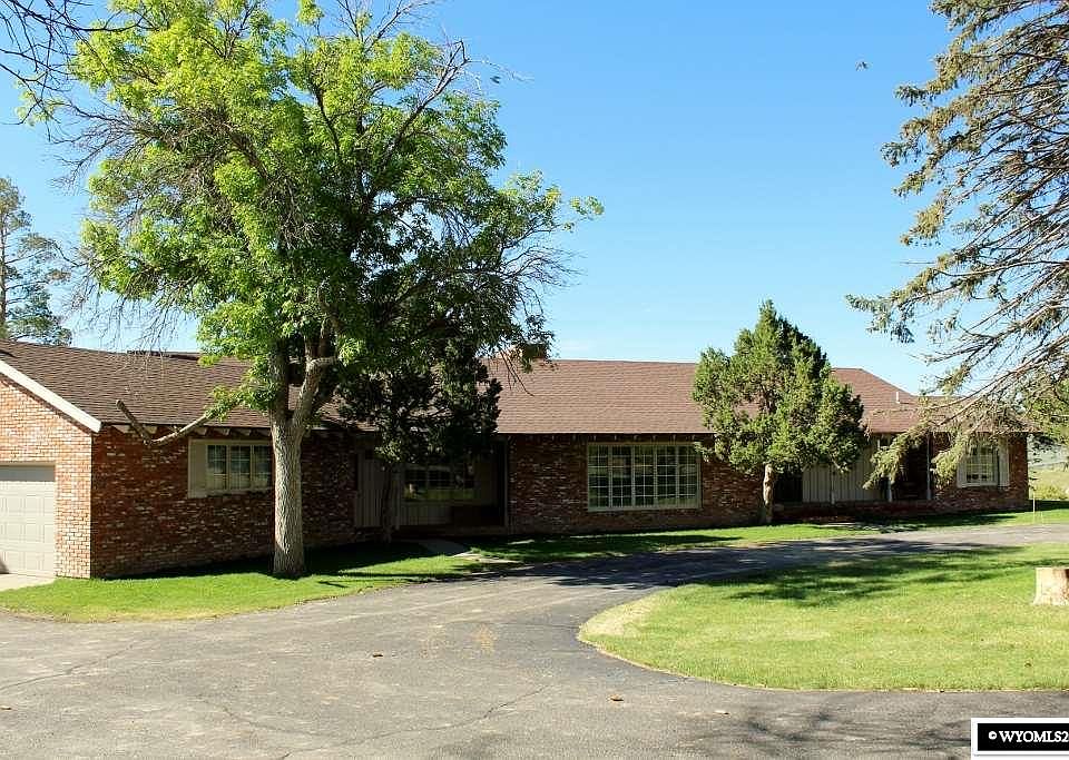 1st image of 825 Roundtop Dr