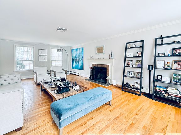 5th image of 8 Nutmeg Ln