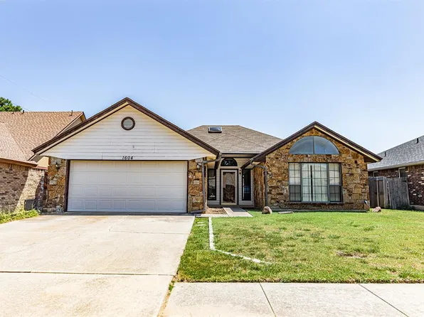 1604 Shannon Dr, Midwest City, OK 73130