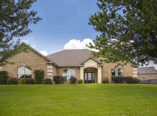 145 Towering Oaks Ln, Longview, TX 75602