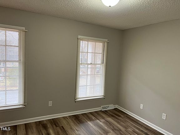 4th image of 2121 Bulla St