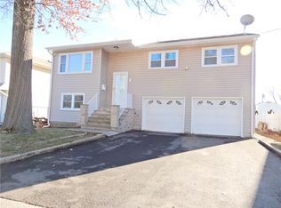 8 E Maple St, Colonia, NJ 07067