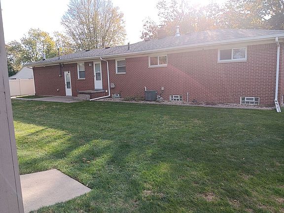 4th image of 210 Birch Dr