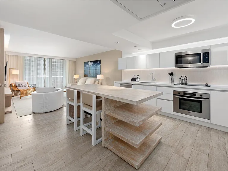 102 24th St #1110 — Photo 3