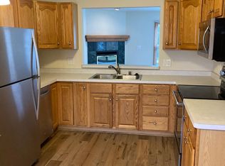 N26W26383 Quail Hollow Rd #B, Pewaukee, WI 53072