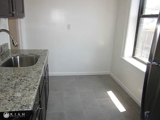 Rented by Kian Realty | media 18