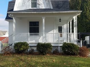 410 N Sycamore St, Monticello, IA 52310