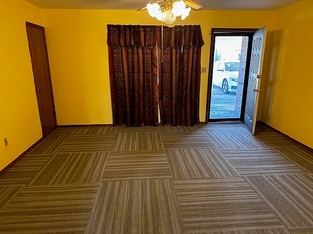 2 bed, 1.5 bath, 928 sqft, $950 — Photo 3