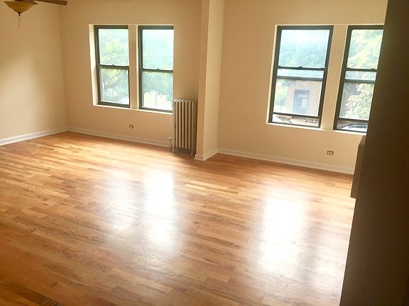 2nd image of 910 W Oakdale Ave #1S1