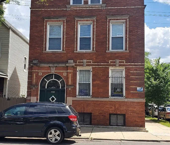 3655 W Belmont Ave — Photo 7