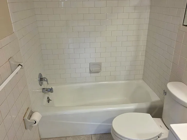 2099 Kings Hwy #1 — Photo 6
