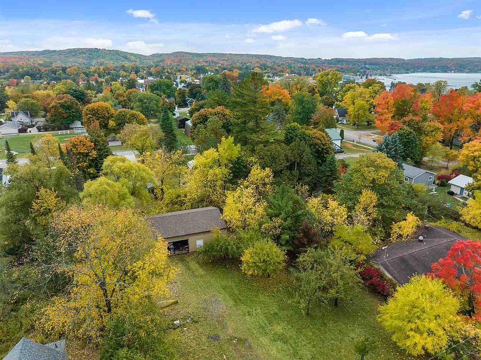 322 Bailey St, Boyne City, MI 49712 MLS 469838 Zillow