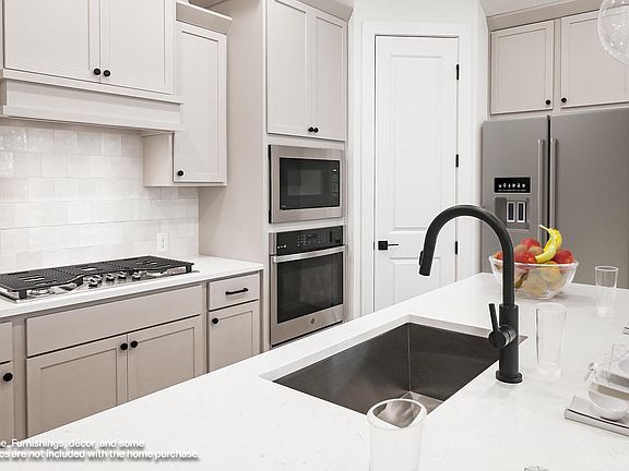 2nd image of 636 Bay Breeze Dr
