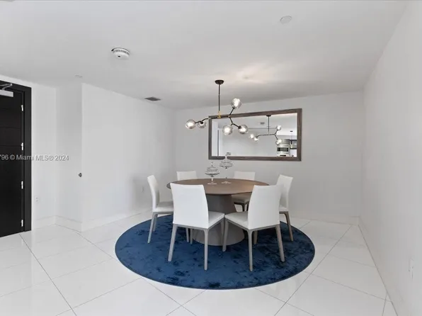 200 Biscayne Boulevard Way APT 3808, Miami, FL 33131