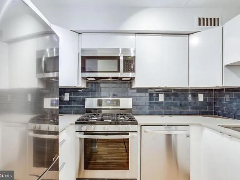 40 G St SW #104 — Photo 3
