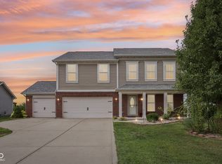 5680 W Woods Edge Dr, McCordsville, IN 46055