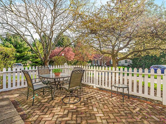 4th image of 3863 Lakedale Dr