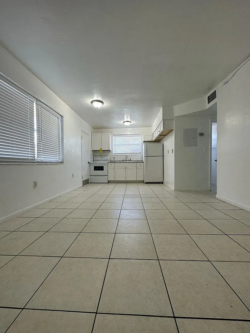 1545 NW 8th Ave — Photo 2