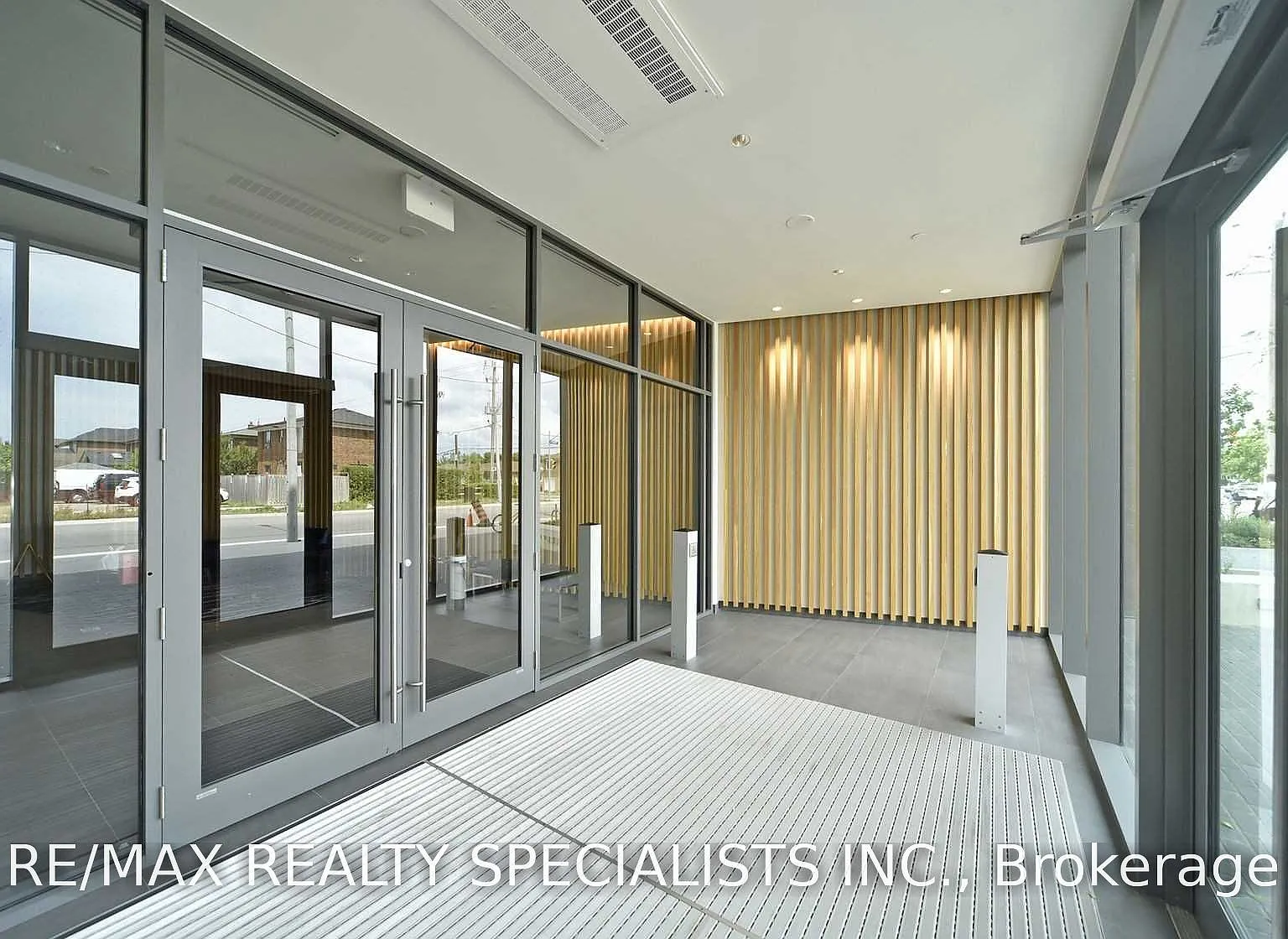 3 bed, $2,400 — Photo 4