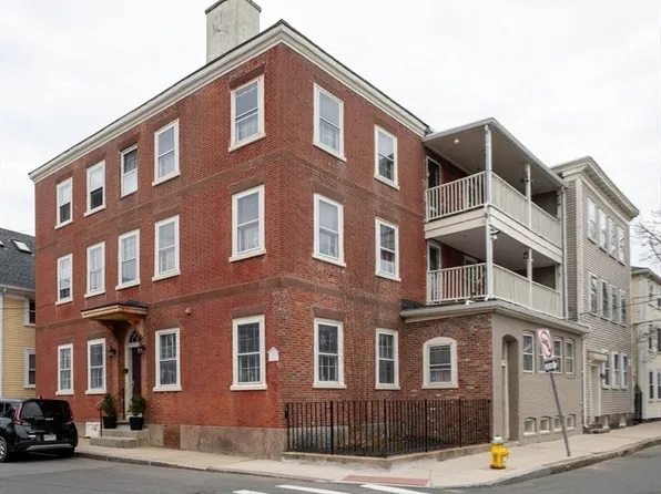 96 Derby St #1, Salem, MA 01970