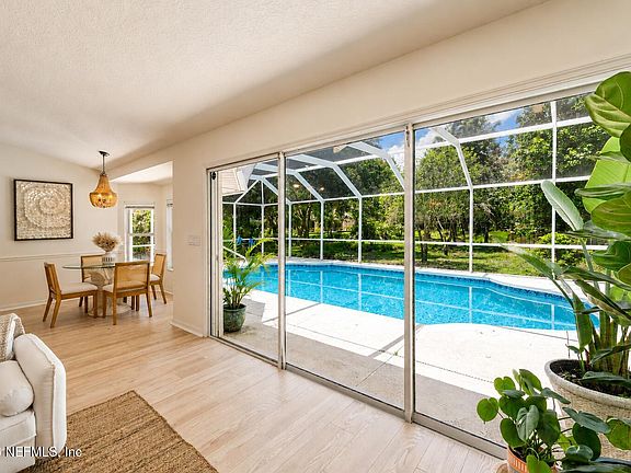 3rd image of 122 LINDSAY Drive