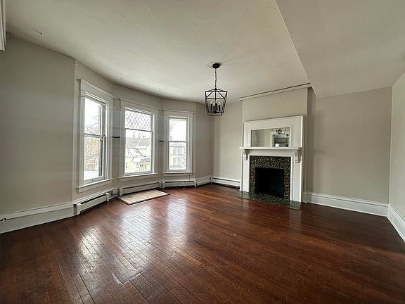 5th image of 447 W Walnut St