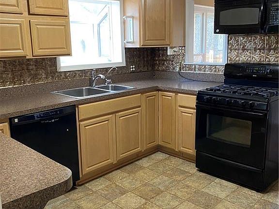 5th image of 8240 Mercer Dr