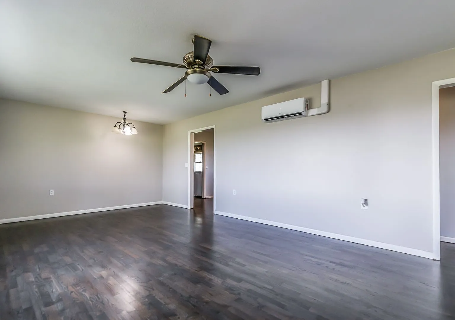 2 Bed 2 Bath House in Richmond — Photo 3