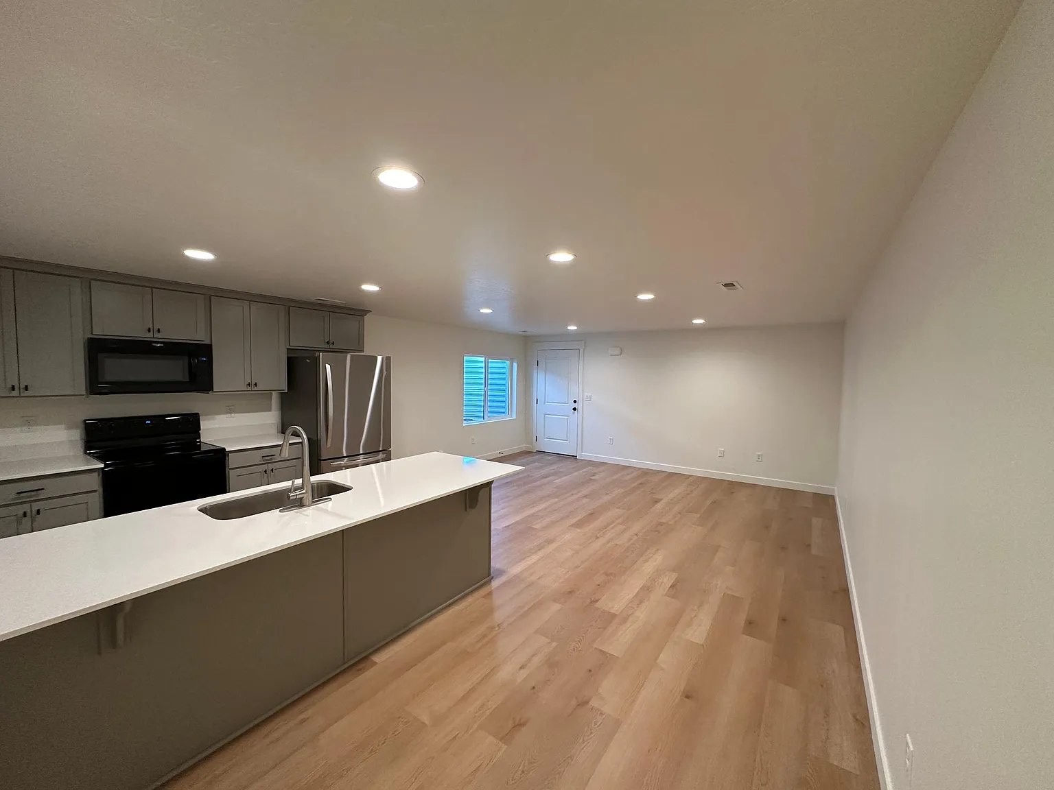 1021 E Blackfeet Dr — Photo 2