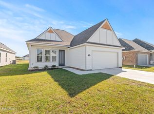 108 Carreras Ln, Maurice, LA 70555