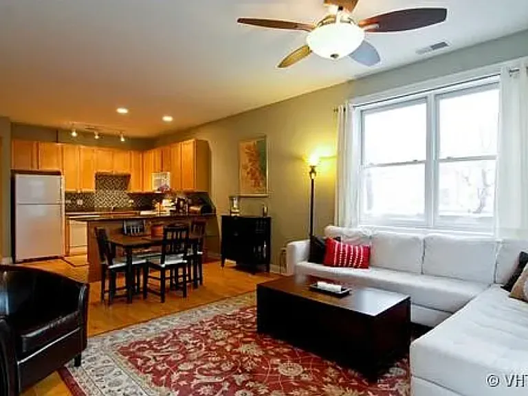 2310 W Saint Paul Ave #202 — Photo 3