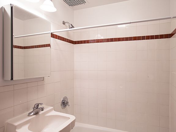 5th image of 859 President St APT 1R