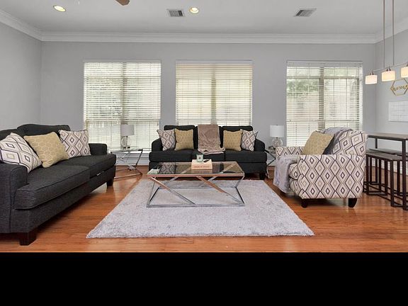 3rd image of 9038 Lakes At 610 Dr