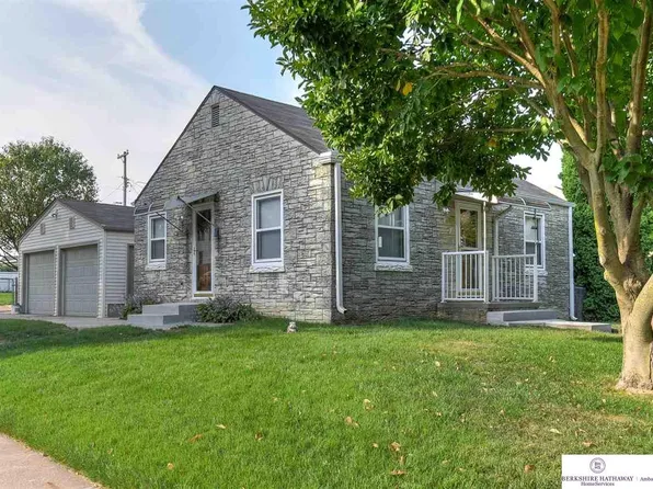 3901 V St, Omaha, NE 68107