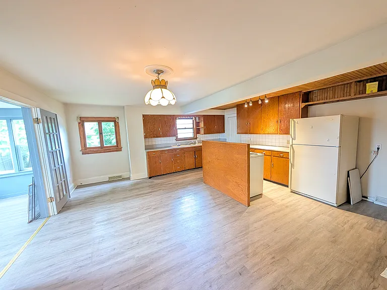 420 W Pleasant St — Photo 3