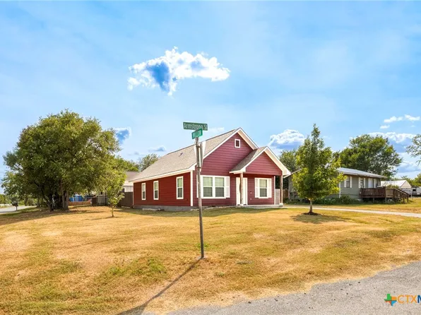 1628 Armstrong St, Luling, TX 78648