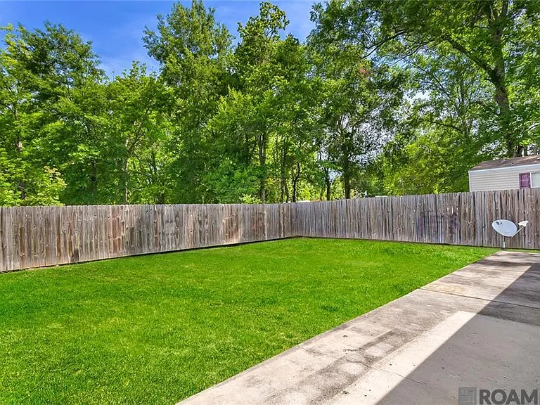 412 E Beech St — Photo 5