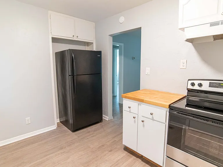 1343 Charlotte St — Photo 10