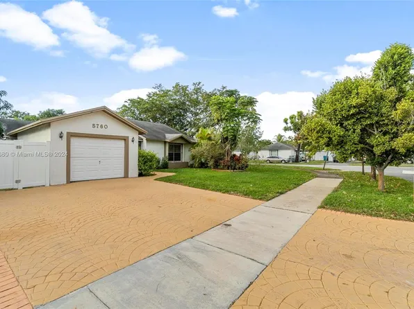 5760 NW 194th Ter, Hialeah, FL 33015