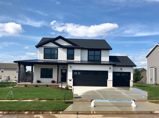 508 Country Ridge Dr, Mahomet, IL 61853