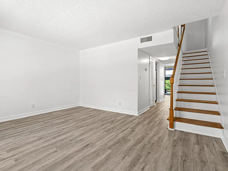 769 SE 1st Way — Photo 11