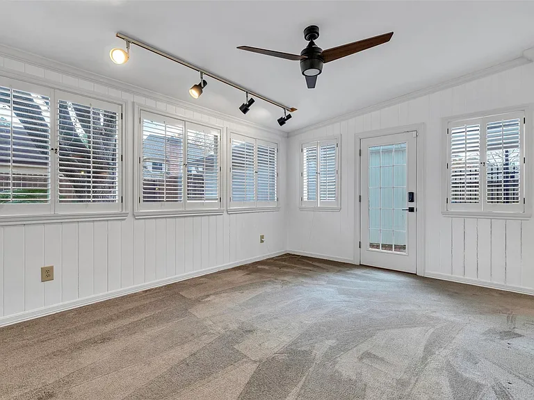 1127 Barkston Dr — Photo 41