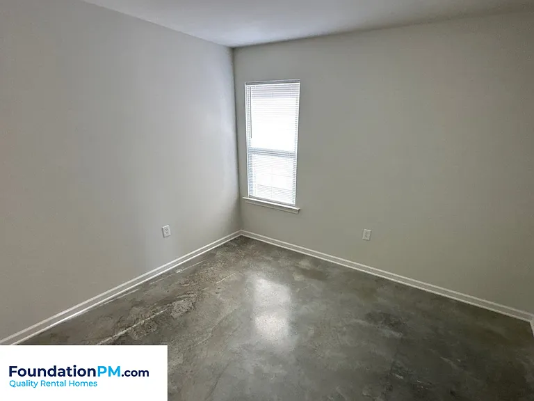 2504 Sl Henry St — Photo 12